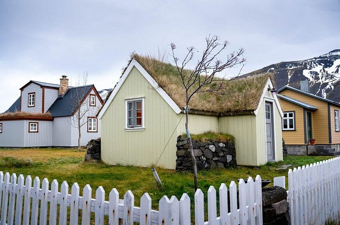 1-Hour Siglufjörður Stroll - The marina and colorful houses
