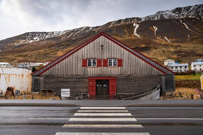 1-Hour Siglufjörður Stroll - Recreating the herring-fishing town