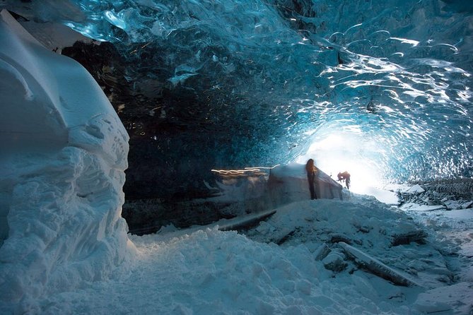 3 Days Tour - Golden Circle, Southcoast & Jökulsárlón Glacier Lagoon - Day two: waterfalls and the dangerous black beach