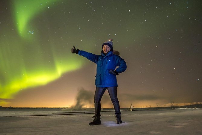 4 Hours Northern Lights Private Luxury Tour - Waiting under Iceland’s dark sky