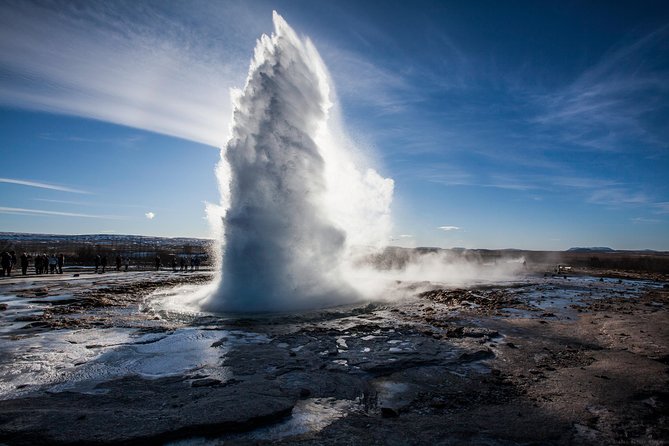 5-Day Northern Lights Hunt & Glacier Lagoon Tour - Reynisfjara demands respect