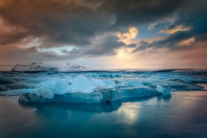 8-Days Northern Lights Exploration Small Group Tour from Reykjavík - Day 3: Kirkjufell and the underground world of Vatnshellir