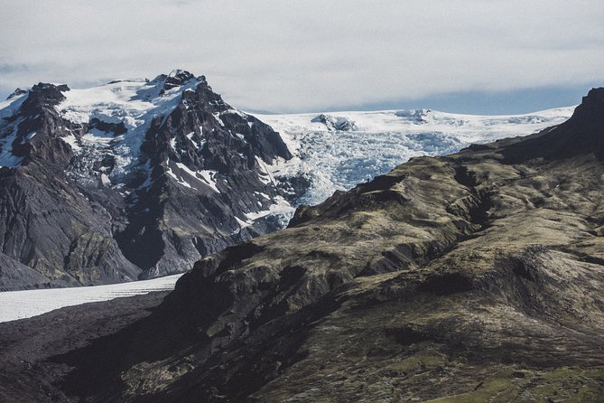 Airplane flight over glacier lagoons and Iceland's highest peak - Starting at the Skaftafell Terminal