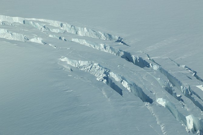 Airplane Flight over Vatnajökull Volcanic Eruption Sites - Booking, timing, and cancellation advice