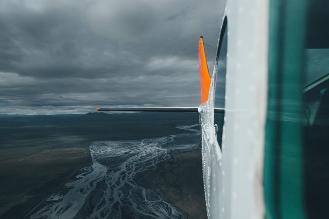 Airplane tour over black sands and riverbeds from Skaftafell - A 45-Minute View of Black Sand and Glacier