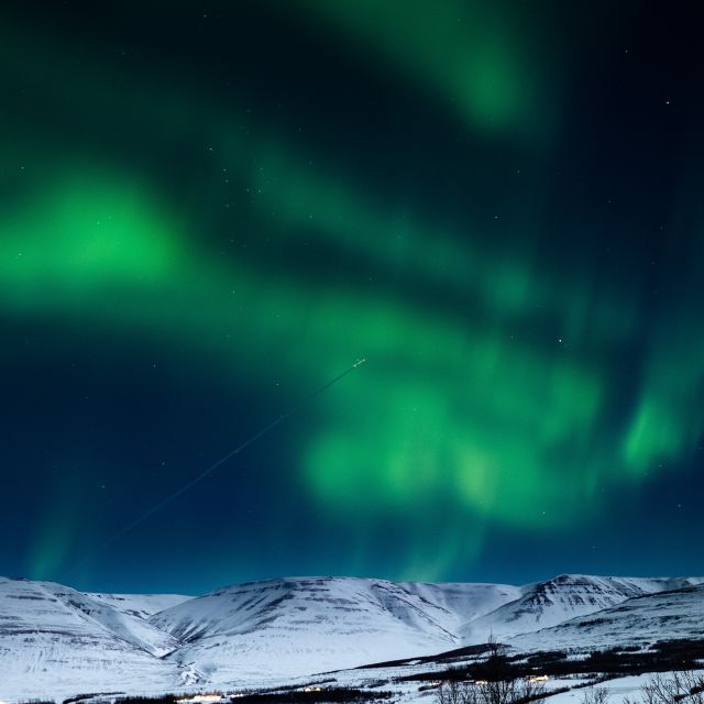 Akureyri: Northern Lights Photography Tour - Hot Cocoa Under the Arctic Night
