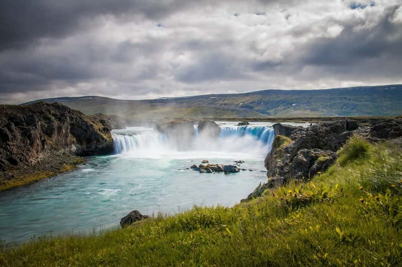 Akureyri Port: Myvatn Nature Baths & Godafoss Waterfall Tour - Lunch, bus comfort, and the pace of the day