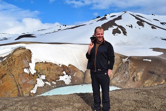 Askja the Caldera - My favorite day tour - Entering the Askja caldera