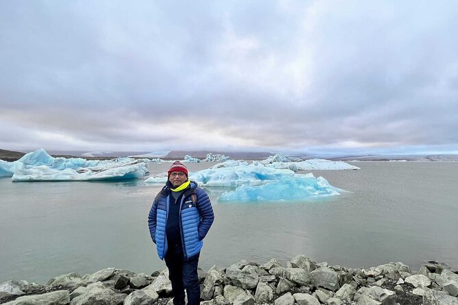 Diamond Beach & Jökulsárlón Floating Glacier Guided Day Tour - Guides, flexibility, and the human side of the tour