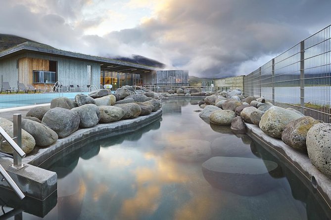 Fontana Geothermal Spa and Golden Circle Tour From Reykjavik - The guide, coach, and pace
