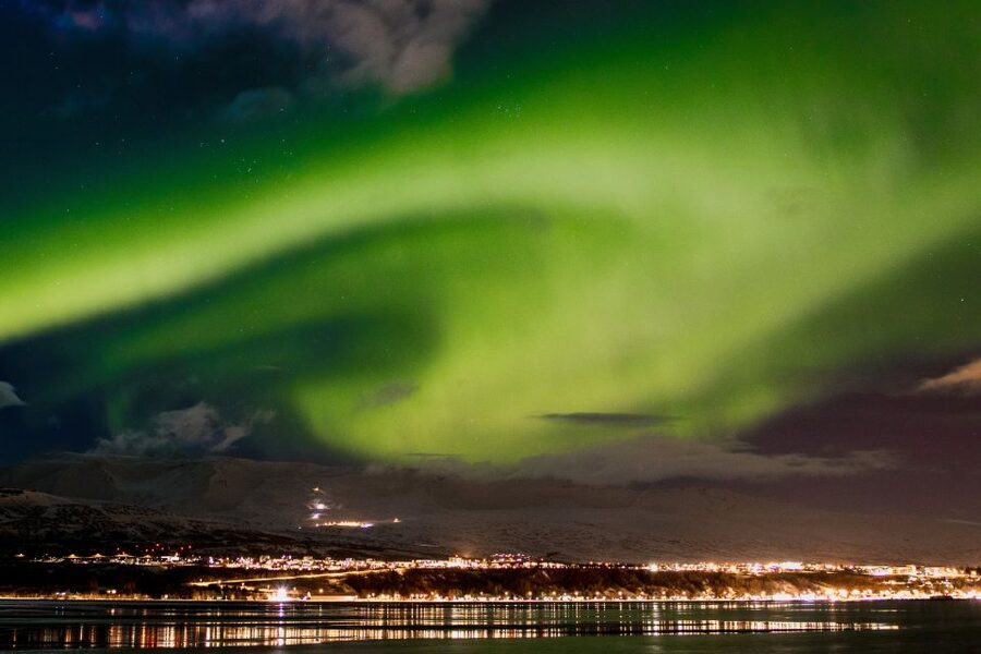 From Akureyri: Northern Lights Tour - Guides who add more than driving