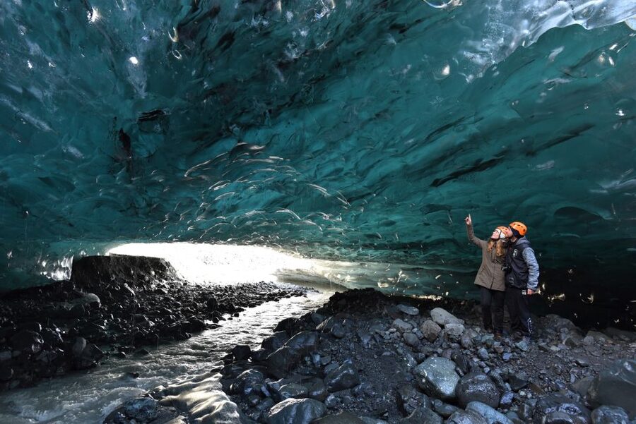 From Jökulsárlón: Crystal Blue Ice Cave Super Jeep Tour - The return through glacier country