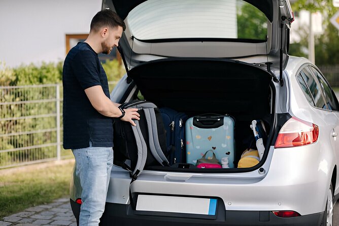 From KEF Airport: Private Transfer to Reykjavik in Iceland - Who should book this transfer