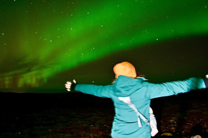 From Reykjavik 4x4 Minibus Northern Lights with Photo and Cocoa - What the Kleifarvatn Lake stop is really like