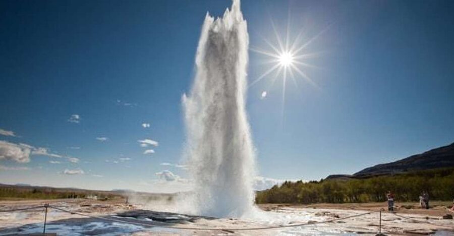 From Reykjavik: Best of Golden Circle Guided Tour - Thingvellir National Park: plates, water, and Icelandic history