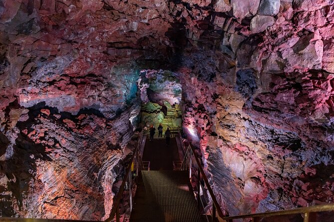 From Reykjavík: Evening Lava Tunnel Tour and Northern Lights Tour - Why this Reykjavík evening tour works