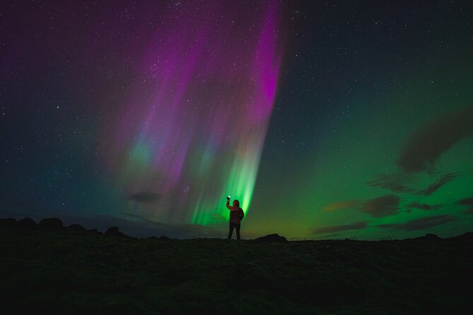 From Reykjavík: Evening Lava Tunnel Tour and Northern Lights Tour - What the cave guide adds