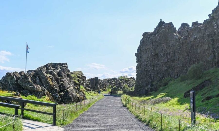 From Reykjavík: Full-day Golden Circle & Horse Riding Tour - Where Kerið fits into the day