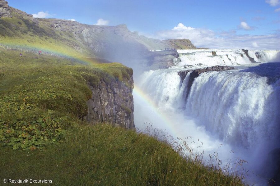 From Reykjavik: Golden Circle Guided Tour & Sky Lagoon Visit - Guides, language, and the overall group experience