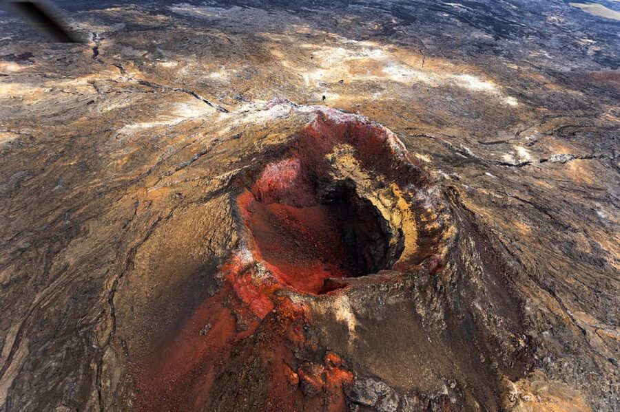 From Reykjavik: New Volcanic Area Helicopter Tour - Grindavik and the human side of the eruption zone