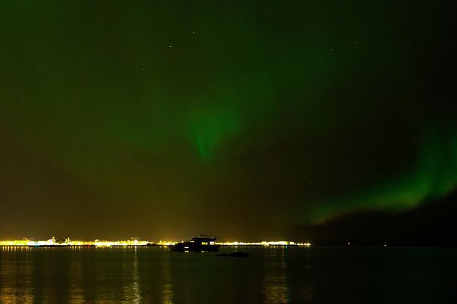 From Reykjavik: New Years Fireworks by Boat - Returning around 12:30 AM