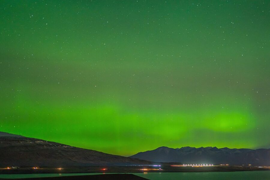 From Reykjavik: Northern Lights Guided Tour with Photos - The waiting game, with hot chocolate and stars
