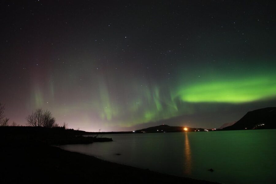 From Reykjavik: Northern Lights Hunt Super Jeep Tour - Professional photos, cold fingers, and camera help