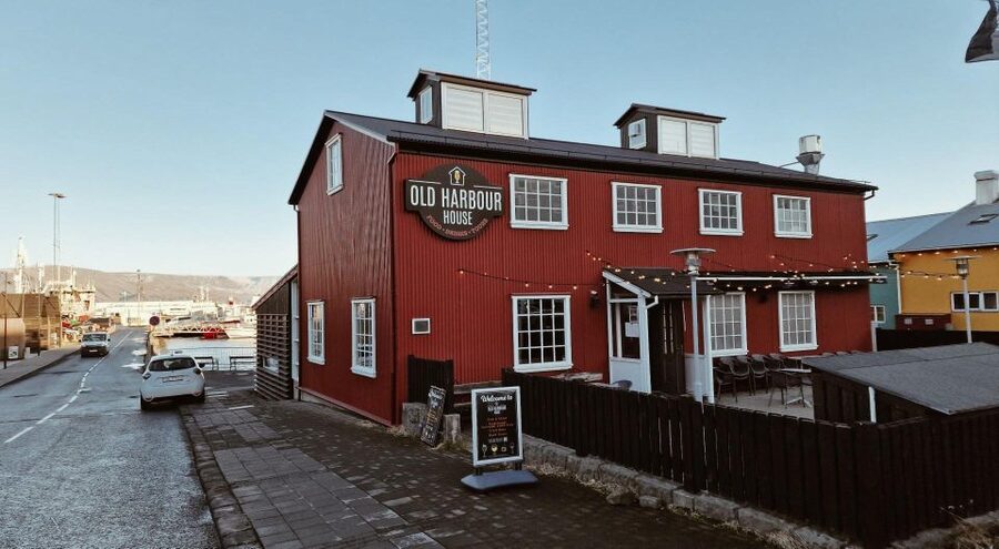 From Reykjavik: Northern Lights Sightseeing Cruise - Staying warm on the observation deck