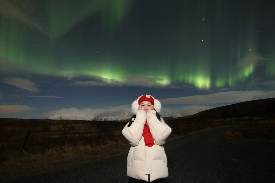 From Reykjavik: Northern Lights Tour with Hot Cocoa & Photos - Hot cocoa, kleina, and blankets that matter