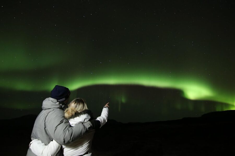 From Reykjavík: Northern Lights Tour with Hot Cocoa & Photos - How the aurora search works
