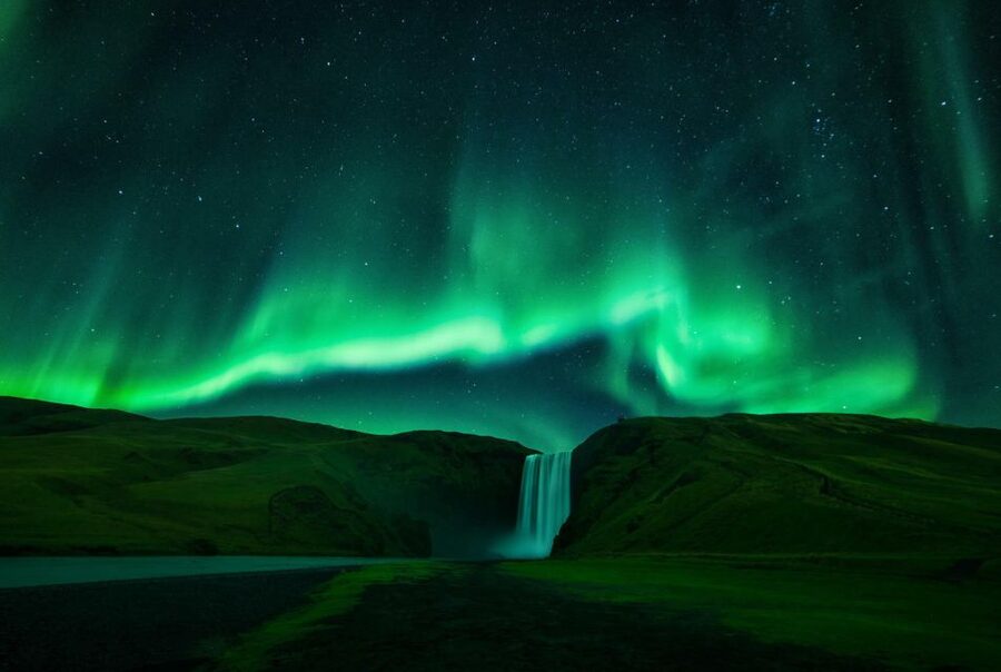 From Reykjavik: Northern Lights Tour with Lifetime Guarantee - The first hour: a warm coach and an introduction to the Aurora