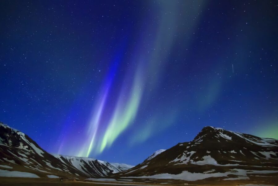 From Reykjavik: Northern Lights Tour with Lifetime Guarantee - Photographing the Northern Lights with a phone or camera