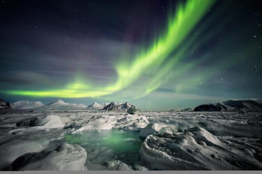 From Reykjavík: Private Northern Lights Tour - What the guide adds to the evening