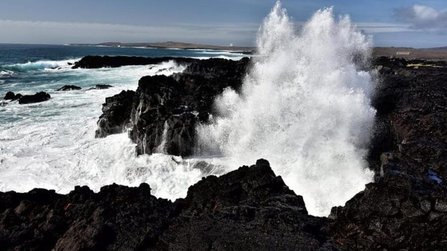 From Reykjavik: Reykjanes Geopark Tour & Airport Transfer - The airport and Blue Lagoon option