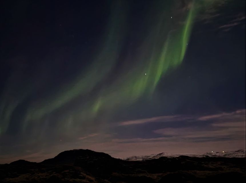 From Reykjavík: Spot the Northern Lights with Snacks & Drink - Why the group size matters