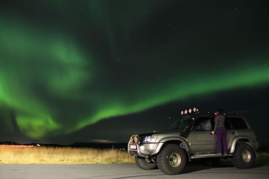 From Reykjavík: Spot the Northern Lights with Snacks & Drink - What the super jeep adds to the evening