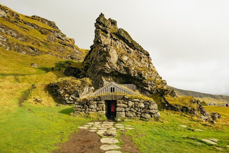 From Reykjavík: Waterfalls, Black Beach & Glacier Day Trip - Skógafoss: the powerful centerpiece