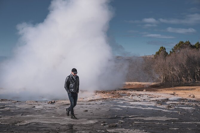 Full-Day Private Golden Circle Photography Tour in Iceland - Kerid Crater adds red rock and blue water