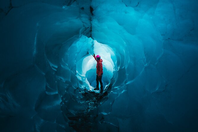 Glacier Adventure at Sólheimajökull Private Tour - The first meeting and the boot check