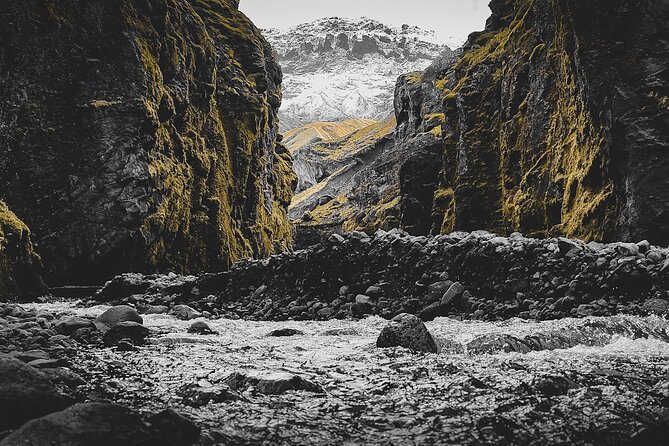 Glacier Express Jeep & Hiking Tour - Local Icelandic Guide - What makes the guides part of the experience