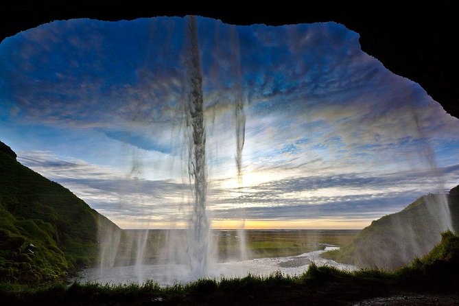 Glacier Hike and South Iceland Sightseeing from Reykjavik - The guides shape the day