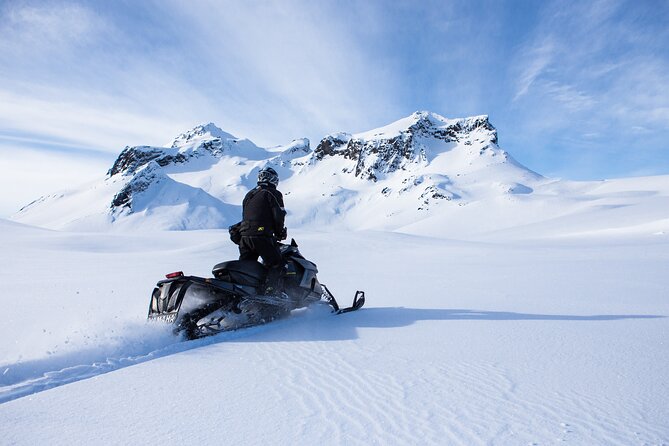 Glacier Rush – Fast pace snowmobile - SnoMo Glacier - Getting suited up for Langjökull