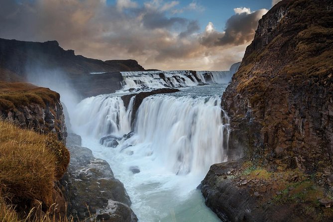 Golden Circle Classic in Small group - Also for cruises - Leaving Reykjavík by minibus