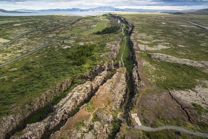 Golden Circle Classic in Small group - Also for cruises - Geysir and Strokkur: Iceland’s reliable show