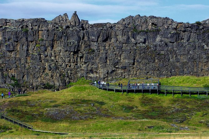 Golden Circle Day Trip with Fridheimar Greenhouse visit from Reykjavik - The guide can make or break a large coach day