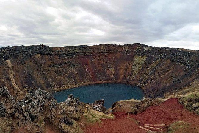 Golden Circle Express. Private Tour from Reykjavik - Haukadalur: waiting for Strokkur to erupt