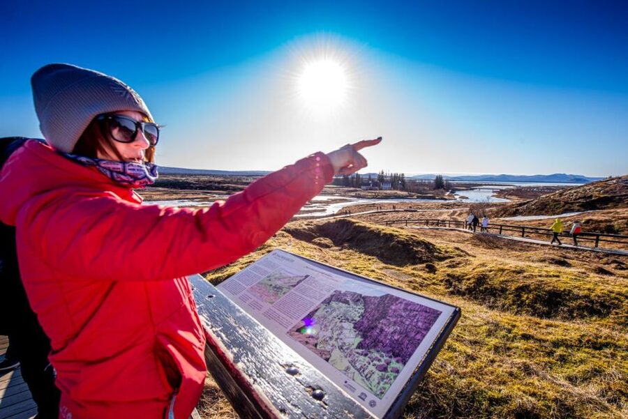 Golden circle, hot spring bakery, tomato farm private tour - Þingvellir connects geology and Icelandic history