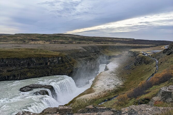 Golden Circle Iceland: Full-Day Guided Tour from Reykjavik - What the guide adds to the bus ride