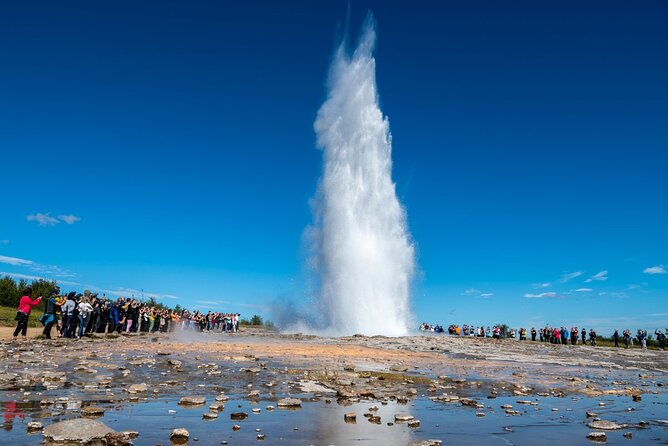 Golden Circle & Northern Lights Tour from Reykjavik - Geysir and Strokkur: a reliable burst of Iceland