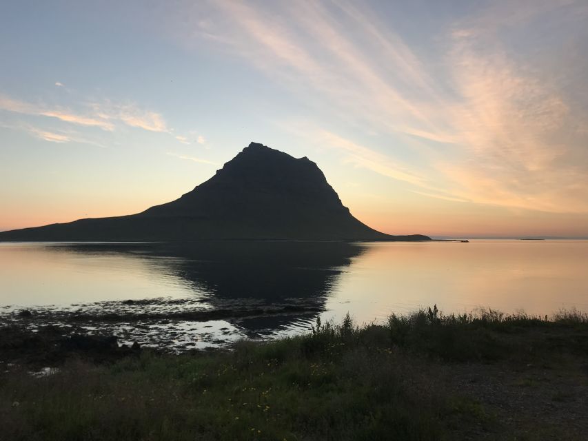 Grundarfjörður: Midnight Sun Kayaking Adventure - Two hours around Seal Skerry and Kirkjufell